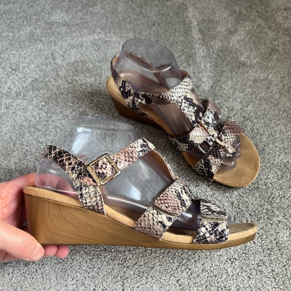 VIONIC Glenda Wedge Ankle Strap Sandal Size 8 Tan Snake Patent Leather Slingback
